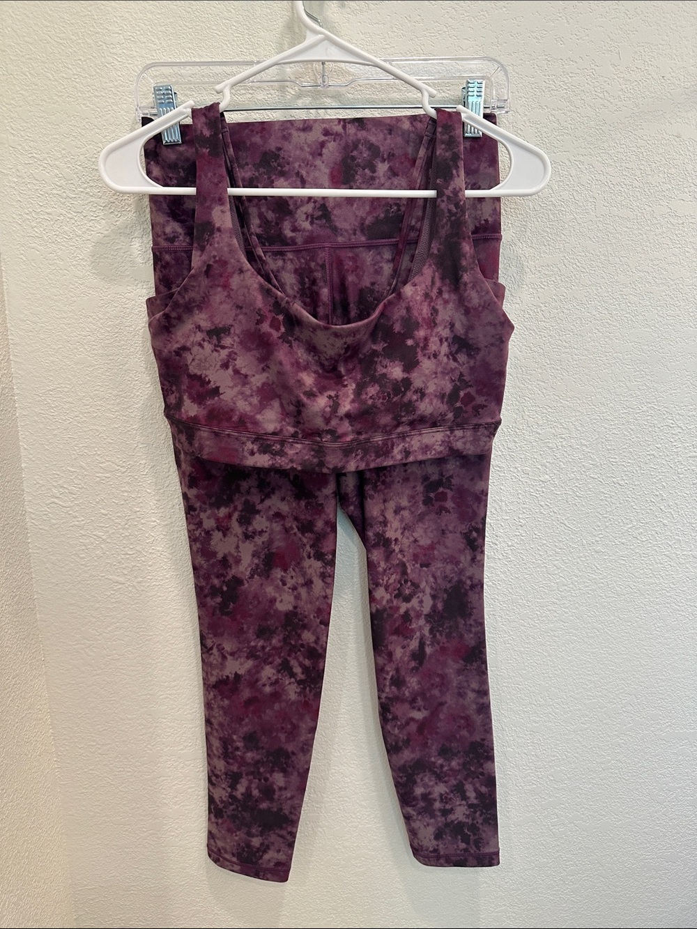 Athleta Salutation Stash Pocket II 7/8 Leggings AND Matching Sports Bra (Medium)